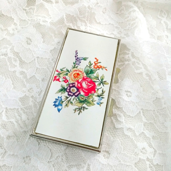 Vintage Floral Sliver Pill box